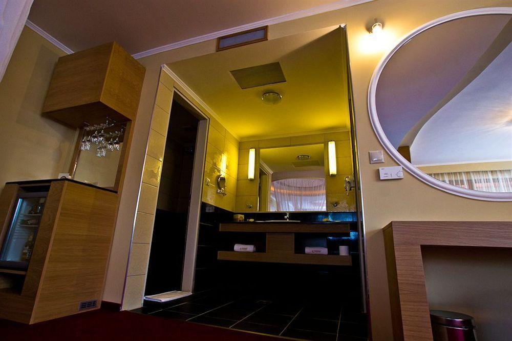 Erdospuszta Club Hotel Fenyves Debrecen Bagian luar foto