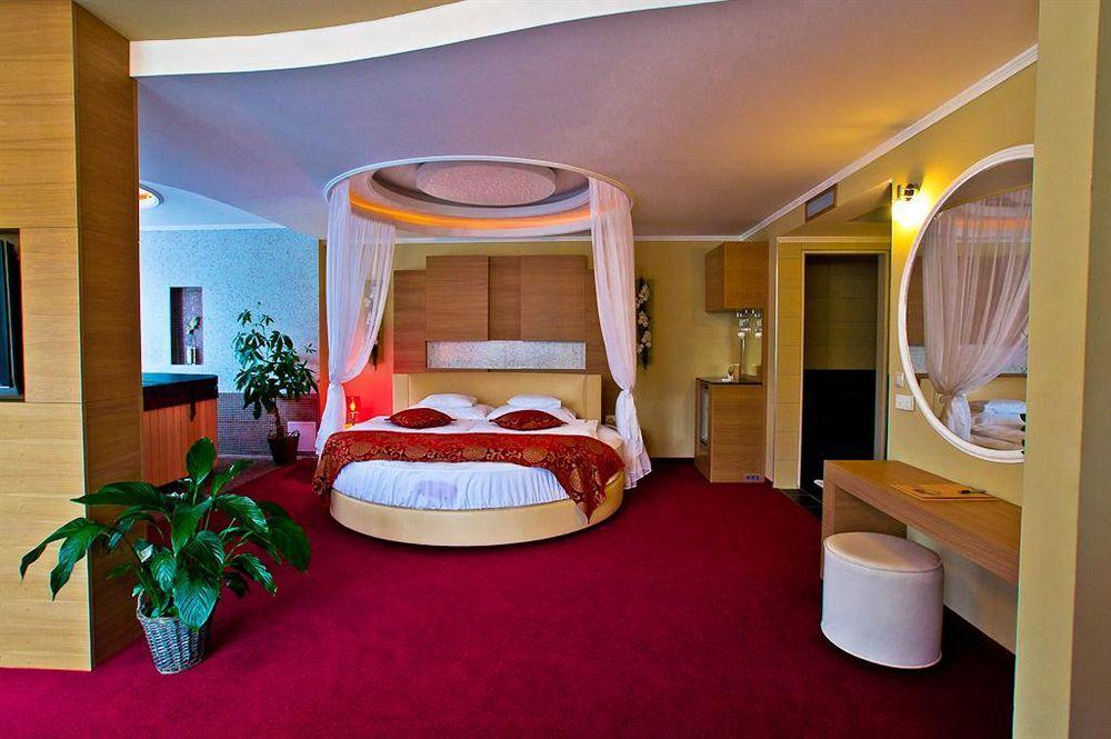 Erdospuszta Club Hotel Fenyves Debrecen Bagian luar foto