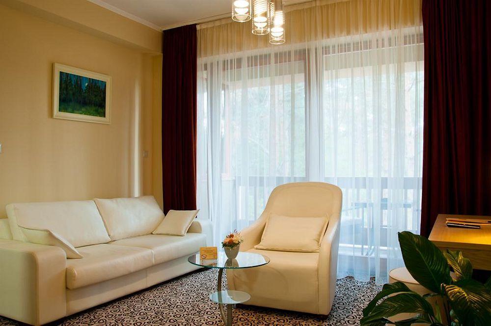 Erdospuszta Club Hotel Fenyves Debrecen Bagian luar foto