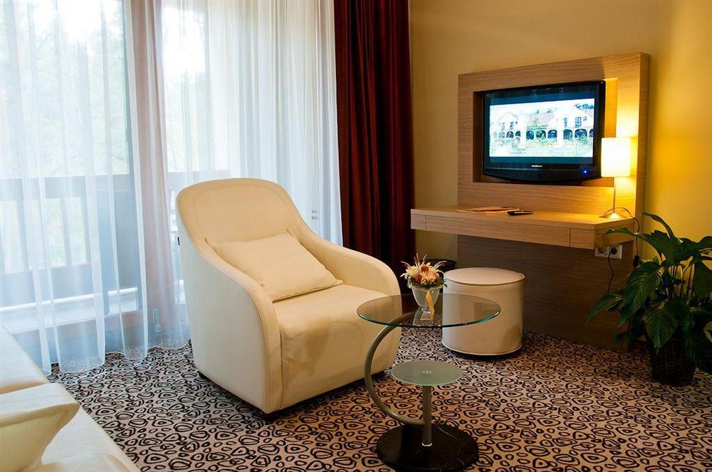 Erdospuszta Club Hotel Fenyves Debrecen Bagian luar foto