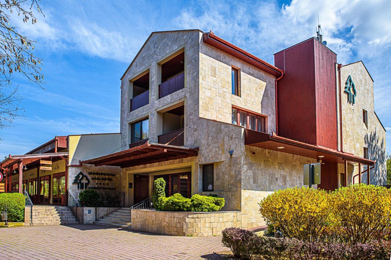 Erdospuszta Club Hotel Fenyves Debrecen Bagian luar foto