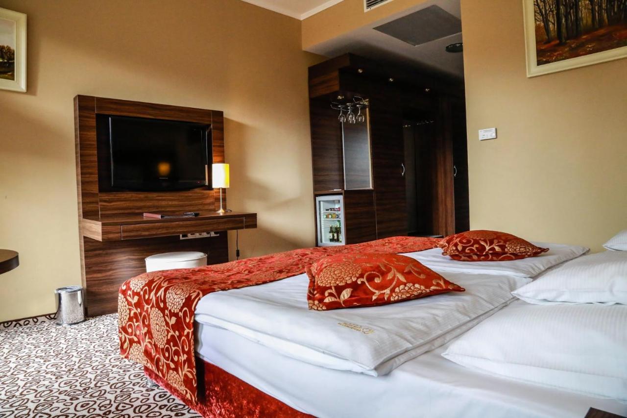 Erdospuszta Club Hotel Fenyves Debrecen Bagian luar foto