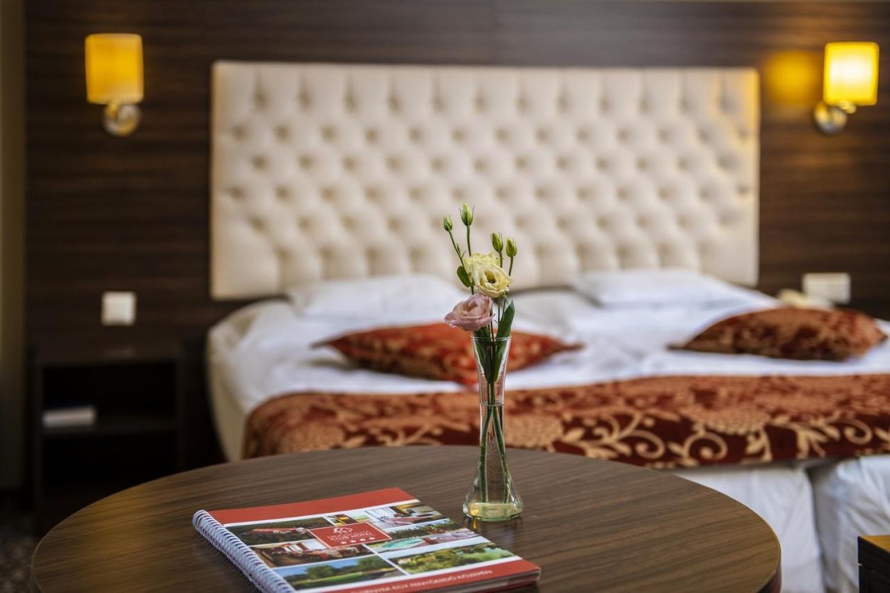 Erdospuszta Club Hotel Fenyves Debrecen Bagian luar foto