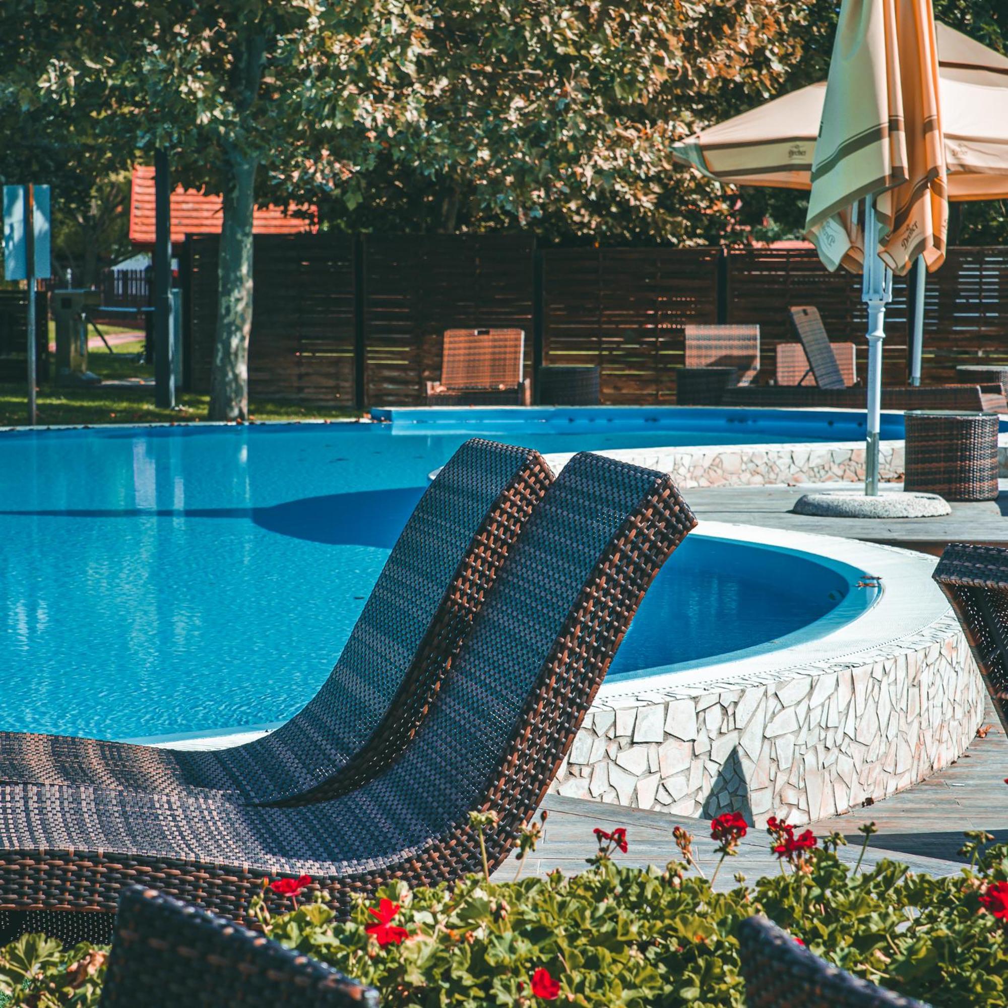 Erdospuszta Club Hotel Fenyves Debrecen Bagian luar foto