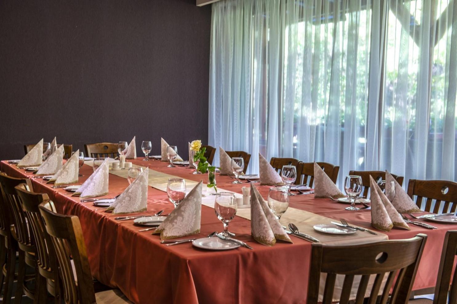 Erdospuszta Club Hotel Fenyves Debrecen Bagian luar foto
