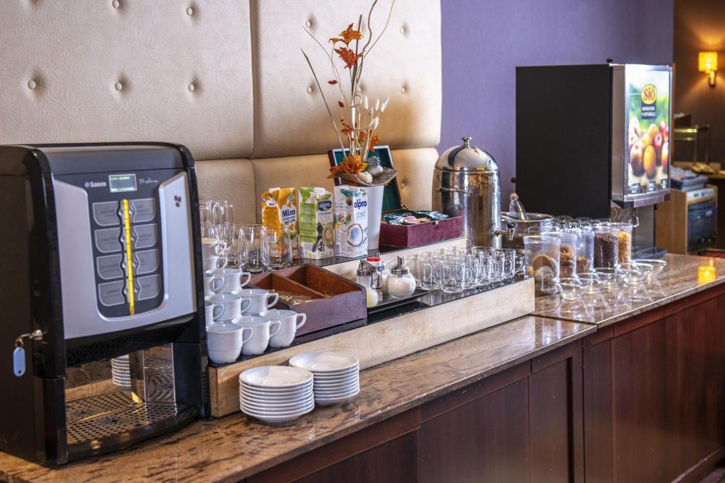 Erdospuszta Club Hotel Fenyves Debrecen Bagian luar foto