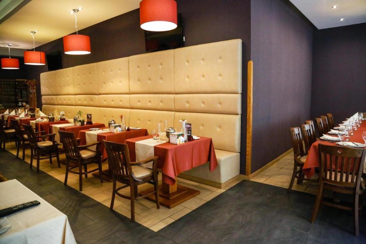Erdospuszta Club Hotel Fenyves Debrecen Bagian luar foto