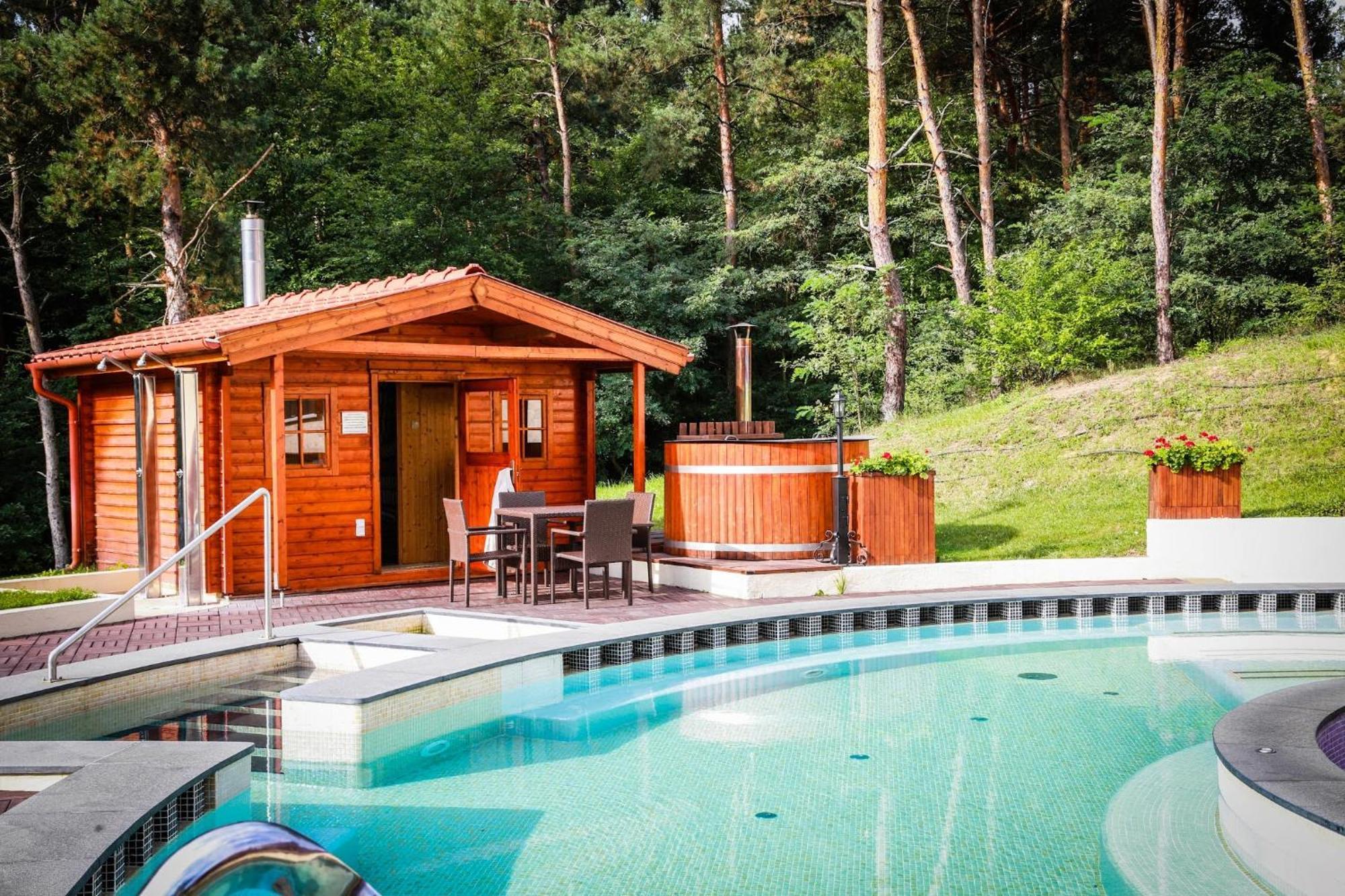 Erdospuszta Club Hotel Fenyves Debrecen Bagian luar foto