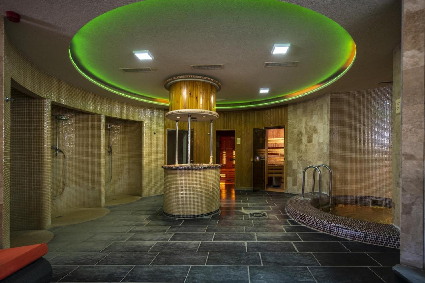 Erdospuszta Club Hotel Fenyves Debrecen Bagian luar foto