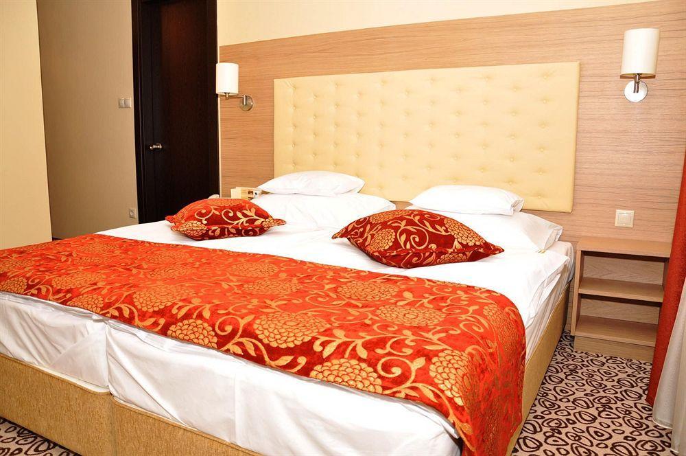Erdospuszta Club Hotel Fenyves Debrecen Bagian luar foto