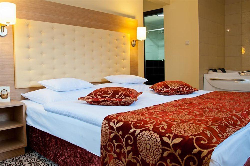 Erdospuszta Club Hotel Fenyves Debrecen Bagian luar foto