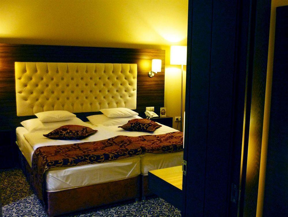 Erdospuszta Club Hotel Fenyves Debrecen Bagian luar foto