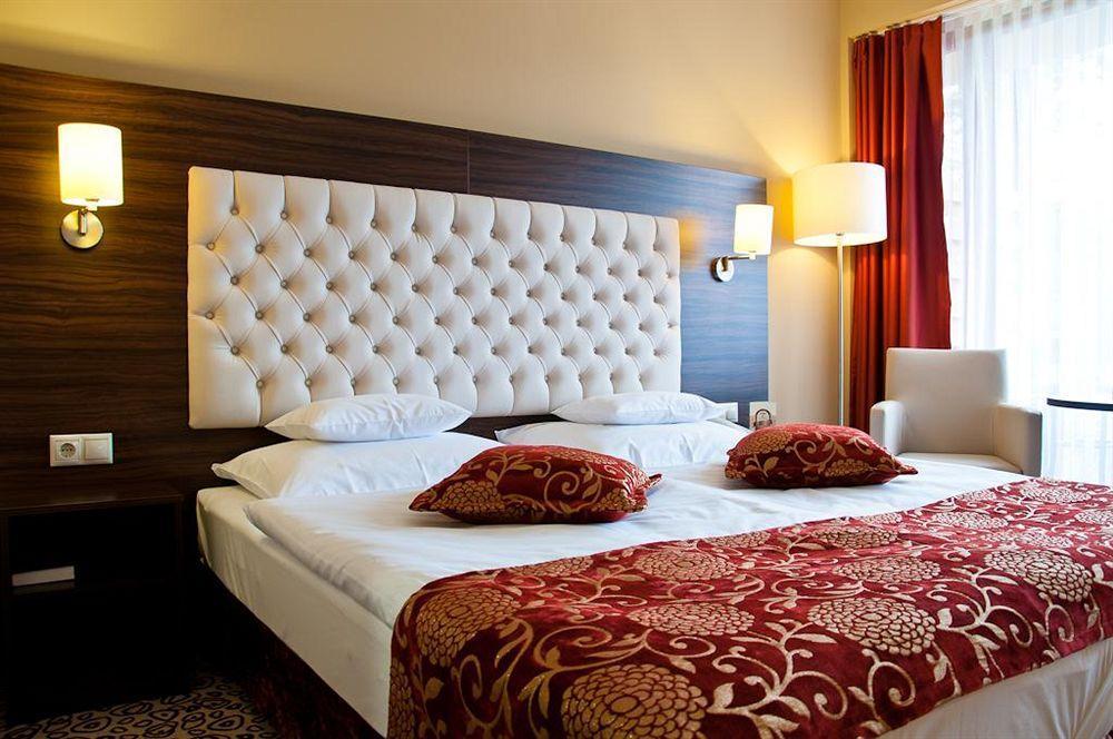 Erdospuszta Club Hotel Fenyves Debrecen Bagian luar foto